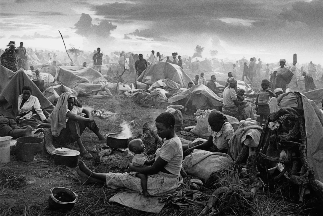 Rwanda Refugee Camp, 1994. Photograph by Sebastião