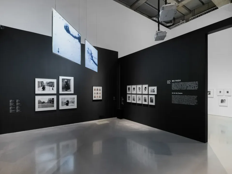 西岸美术馆与蓬皮杜中心五年展陈合作项目特展“另辟前卫：摄影1970 - 2000”，展览现场，西岸美术馆，摄影：Alessandro Wang