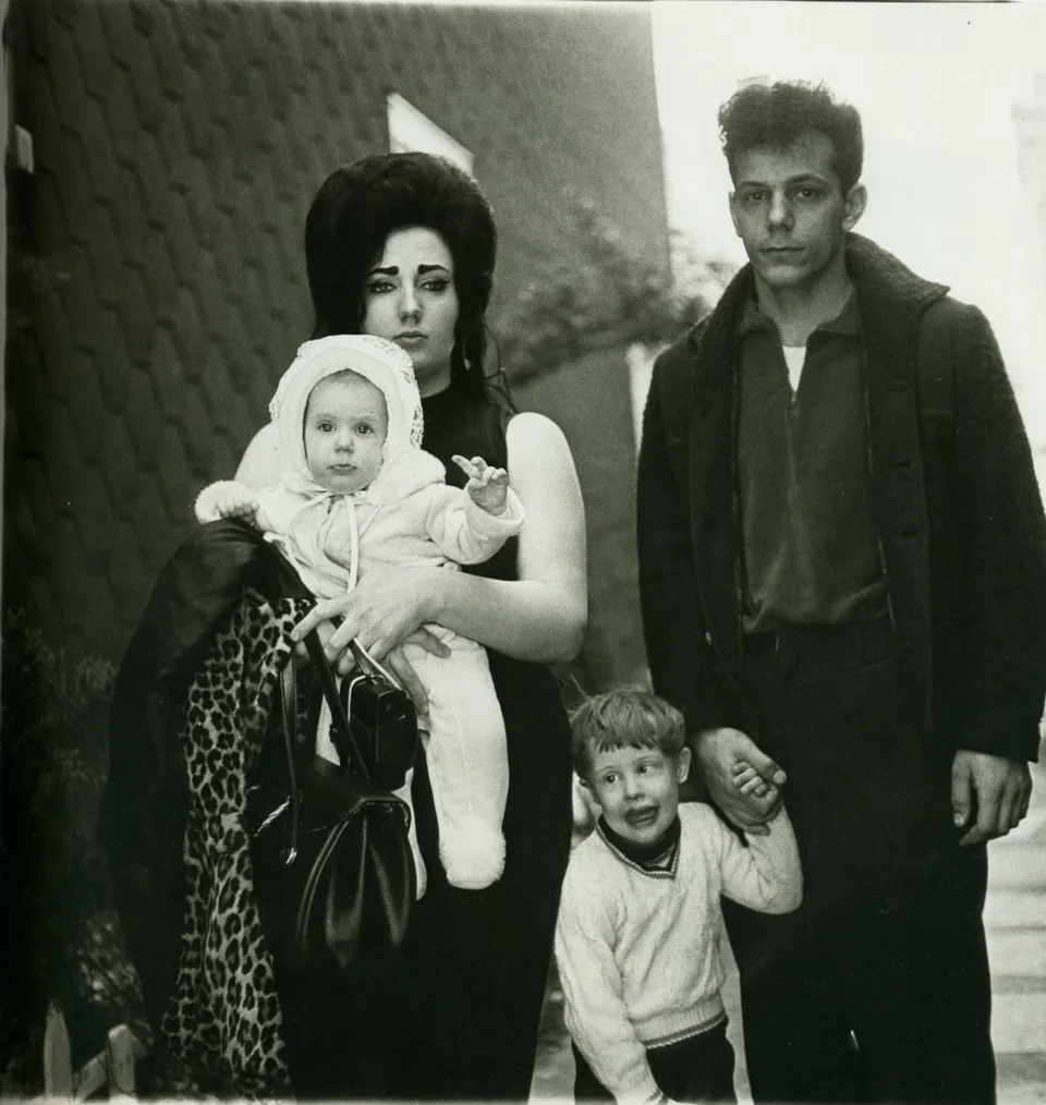 Diane Arbus,A Young Family in Brooklyn Going for a Sunday Outing