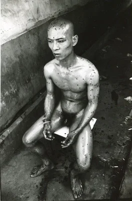Huan Zhang,12 Square Meters, 1994. Performance documentation, photograph: RongRong.