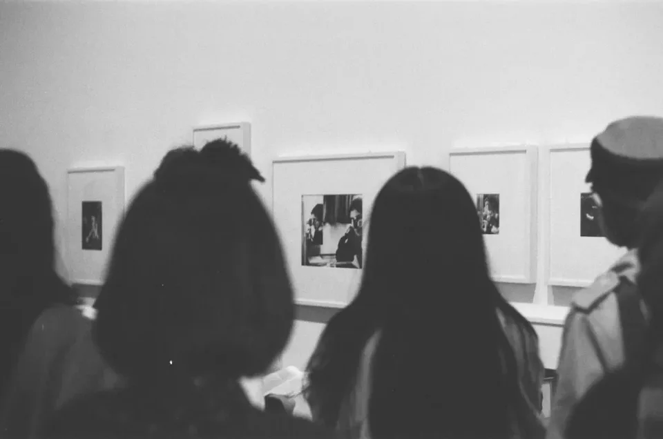 “另辟前卫:摄影1970—2000”导览回顾配图