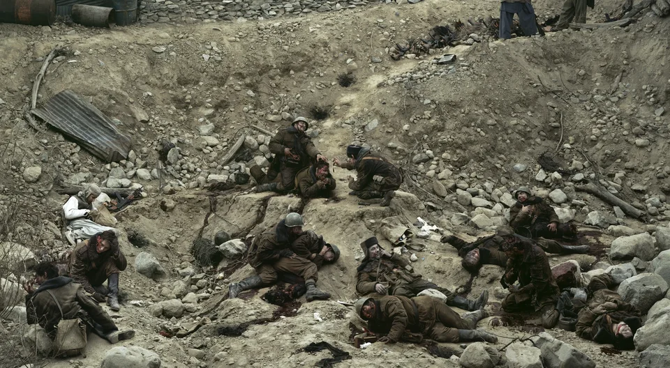 Fig. 26 Jeff Wall, Dead Troops Talk (a vision after an ambush of a Red Army patrol, near Moqor, Afghanistan, winter 1986), 1992, transparency in lightbox, 229 × 417 cm, courtesy of the artist