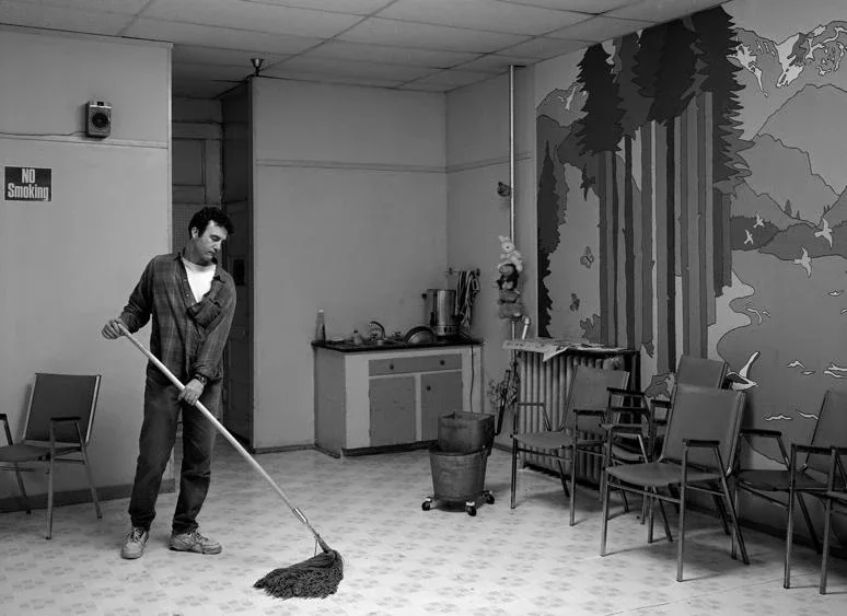Fig. 28 Jeff Wall, The Volunteer, 1996, gelatin silver print, 221.5 × 313.0 cm, courtesy of the artist