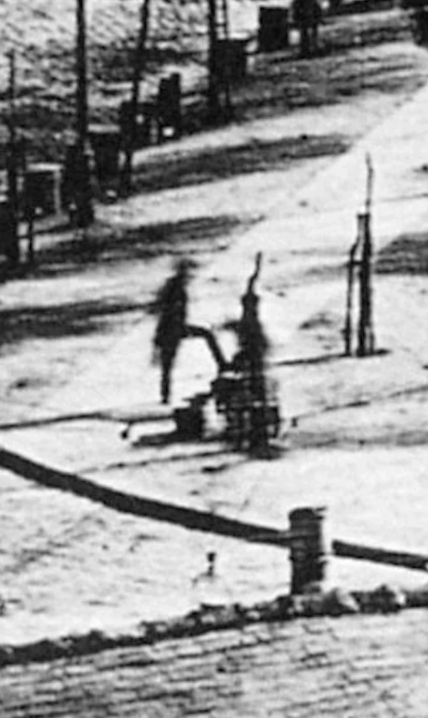 Fig. 30 The man having his shoes shined at the street corner and the “invisible” bootblack in Boulevard du Temple