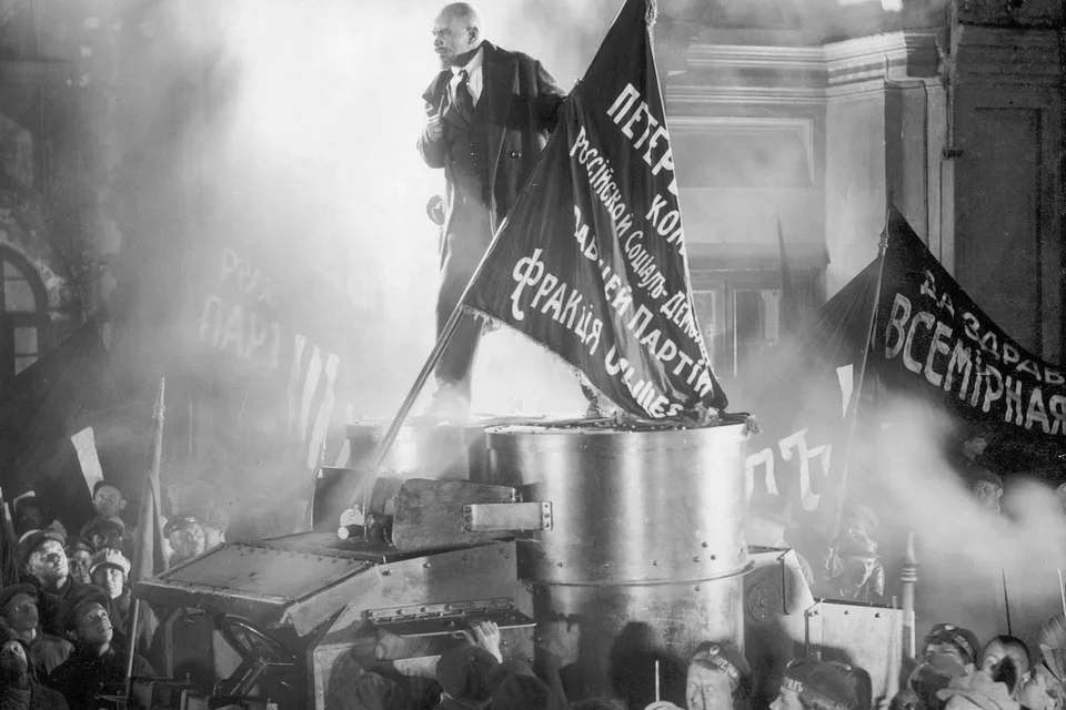 Fig. 4 Eisenstein,October, film still