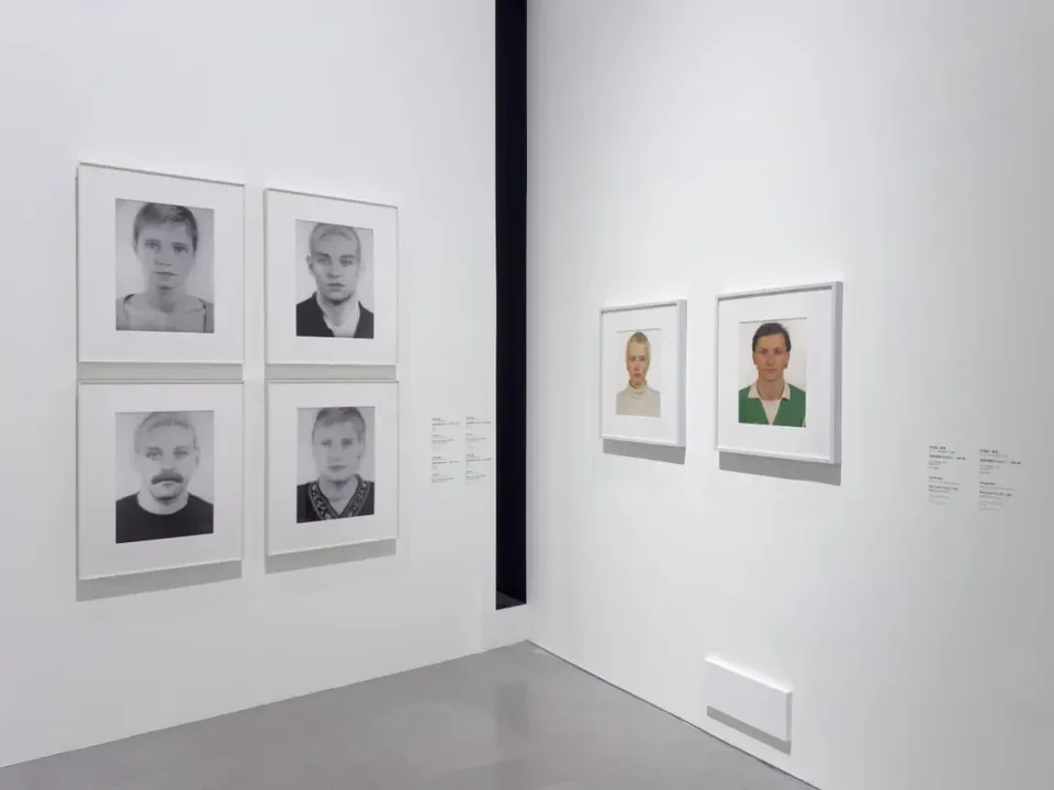 Works by Thomas Ruff in "Another Avant-Garde: Photography 1970–2000," with theOther Portraits series on the left, West Bund Museum, Shanghai, November 7, 2024. Photo by Guosen Chen. The Minolta Montage Unit is an imaging device used by the German Federal Criminal Police in the 1970s to produce composite portraits of suspects. Using lenses, the device combines four portrait photographs into a new portrait. Ruff then sought to reconstruct faces, but he is now more interested in artificially constructing possible faces to replace real ones. He wants to explore the kinds of image manipulation that recur throughout the history of photography (whether multiple exposure, retouching, darkroom techniques, or today's digital image processing) without using any of those techniques. His method is to make the image appear in front of the camera and record it in a single exposure. To do this, Ruff borrowed the device from the Berlin Police History Museum, each time combining two of his own portrait photographs into one portrait, then capturing the new image photographically and making a transparency as the basis for a silkscreen. (Source: https://artogo.co/zh-TW/exhibition/afterimages/work/8efc38f9cd2a)