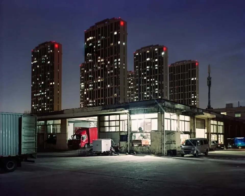 From Tong Niu'sExpress Delivery series – night scene