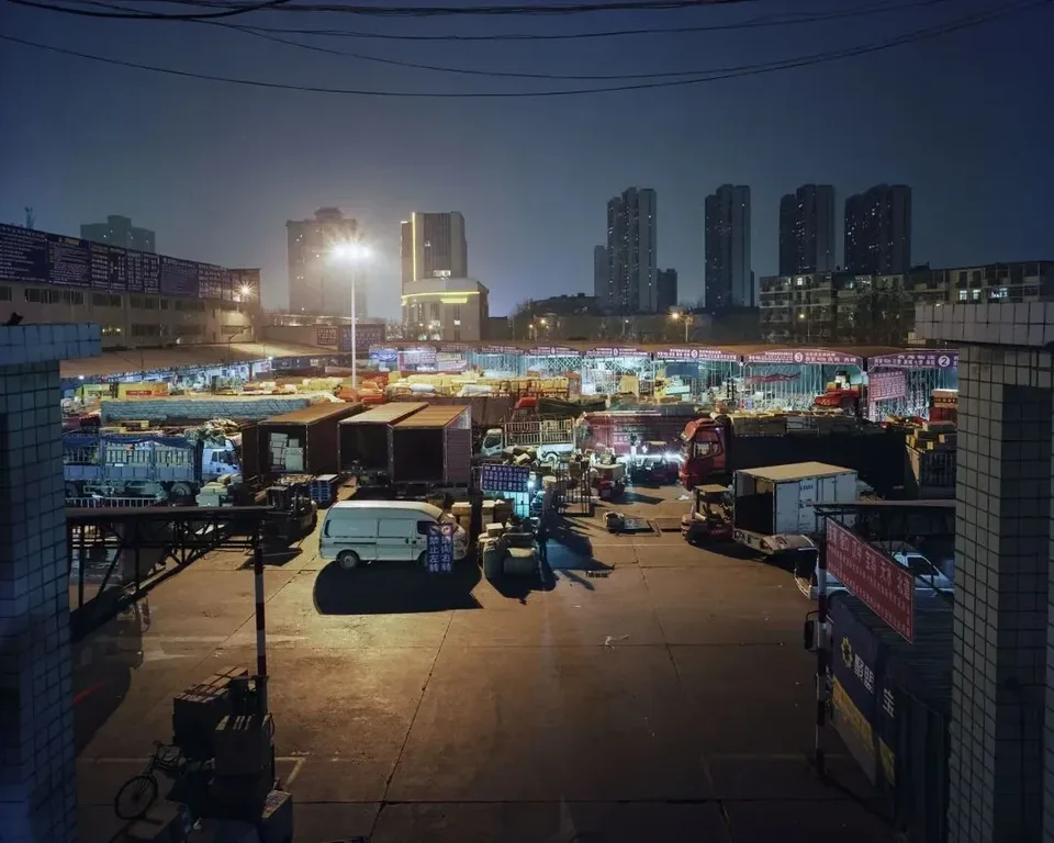From Tong Niu'sExpress Delivery series – night scene