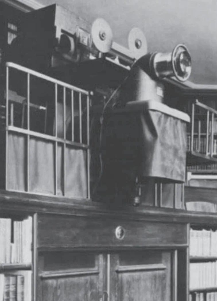 The projection apparatus in the Warburg Library