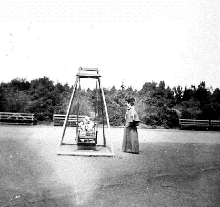 Warburg, photograph from the North American journey, unidentified woman and girl on a swing, No. 73