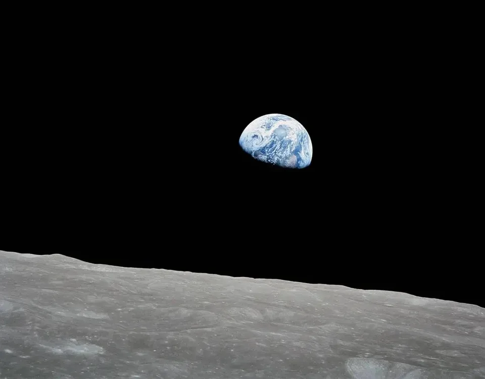 《地出》，阿波罗8号任务拍摄，1968年。NASA。